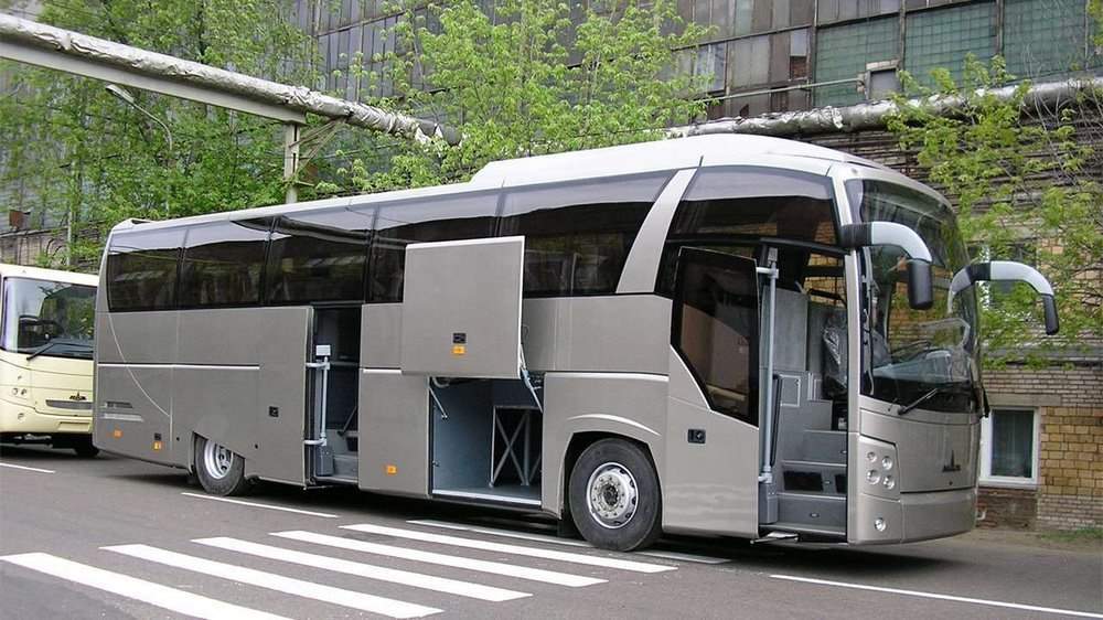 Автобус МАЗ-251 с открытым багажником и дверьми