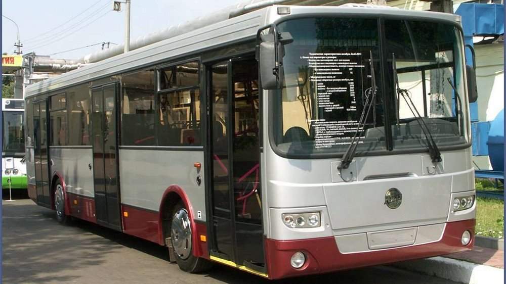 Передняя часть автобуса ЛиАЗ-525661