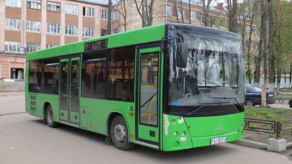 Зеленый автобус МАЗ-226