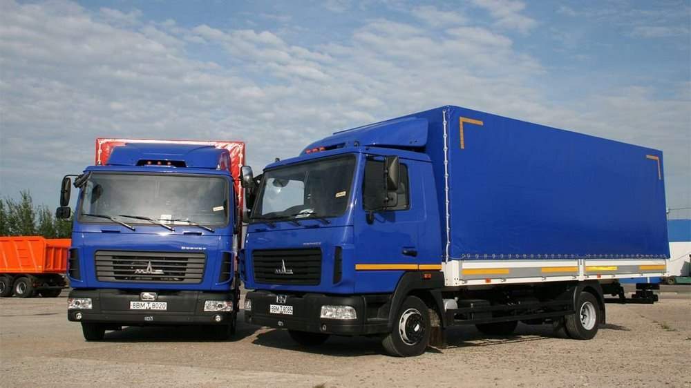Два грузовика МАЗ-4371