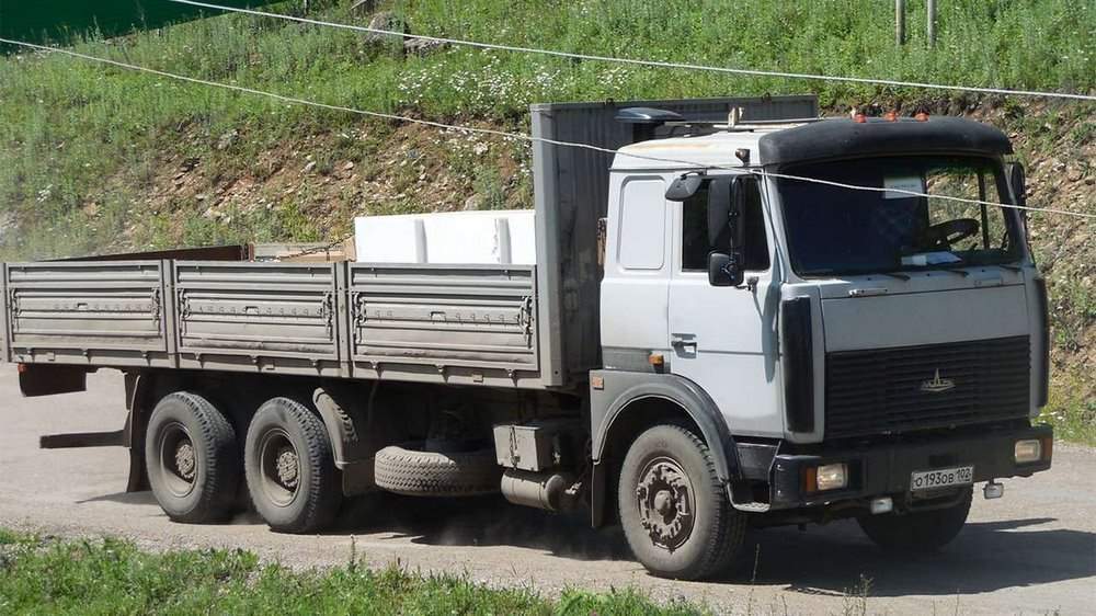 Бортовой грузовик МАЗ-6303