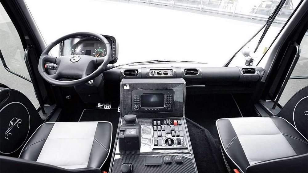 Фото салона Mercedes-Benz Unimog