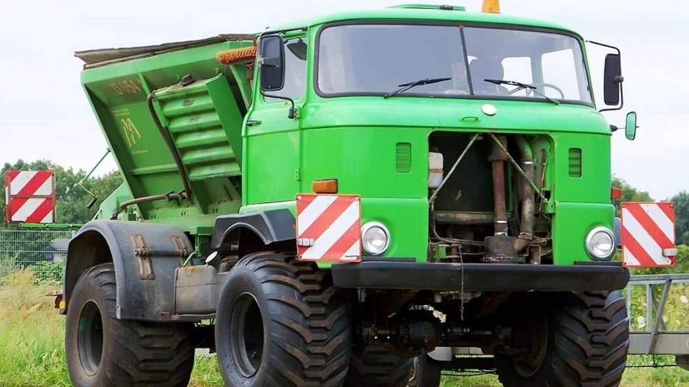 Зеленый грузовик IFA W50