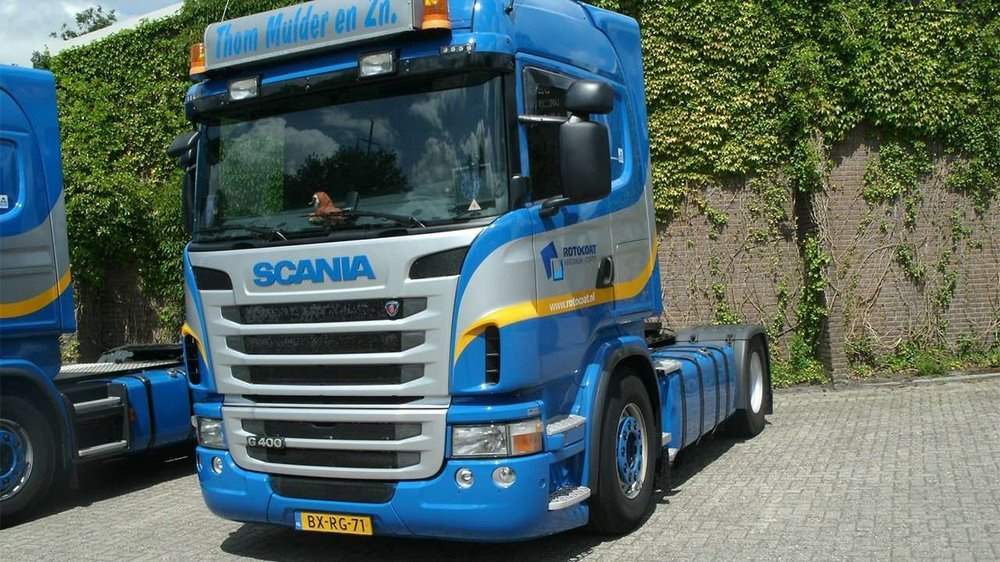 Фото тягача Scania G400 спереди