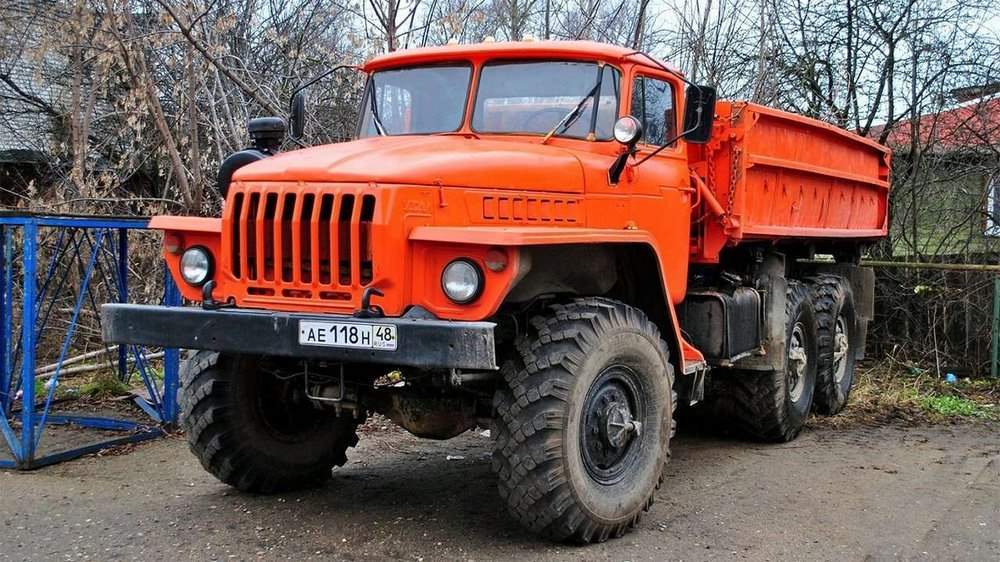 Оранжевый Урал 5557